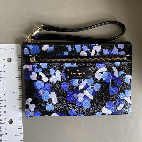 Kate spade wristlet - Picture 3 of 4